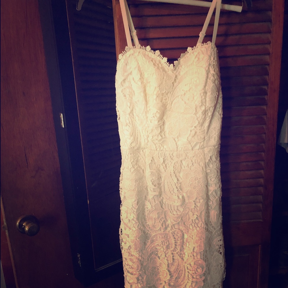 White lace fitted summer dress